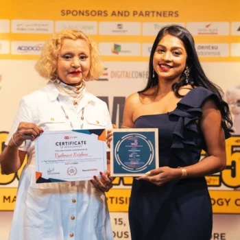 Certificatge Distribution at the Singapore digital marketing event.