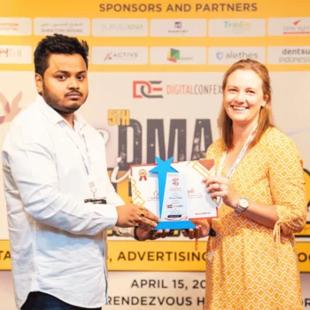 Certificate Distribution at the Singapore digital marketing event.